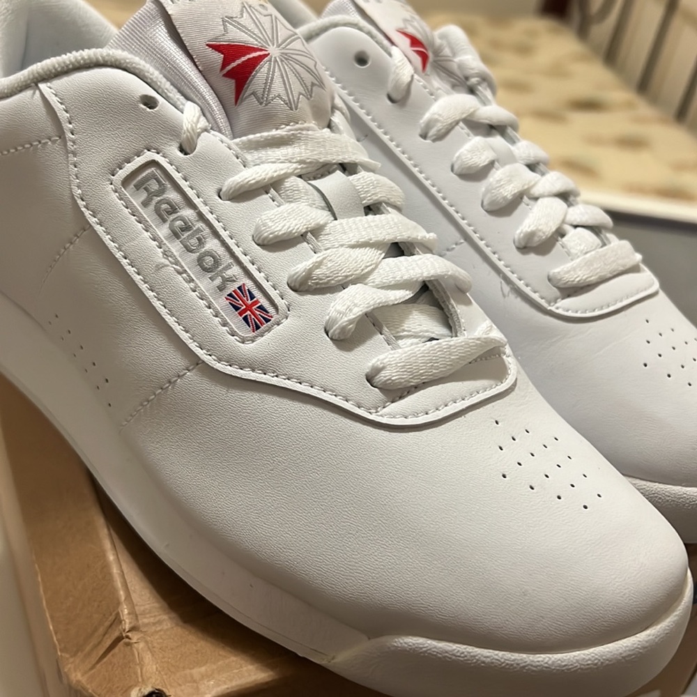 NEW Rebook Classics - Picture 2 of 4
